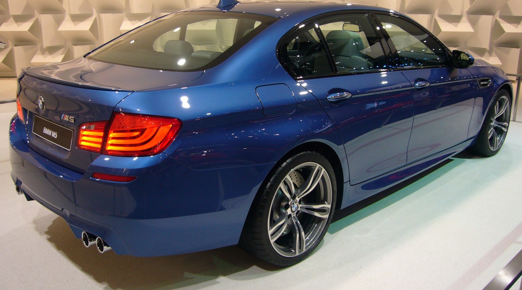 BMW M5 technical specifications and fuel economy